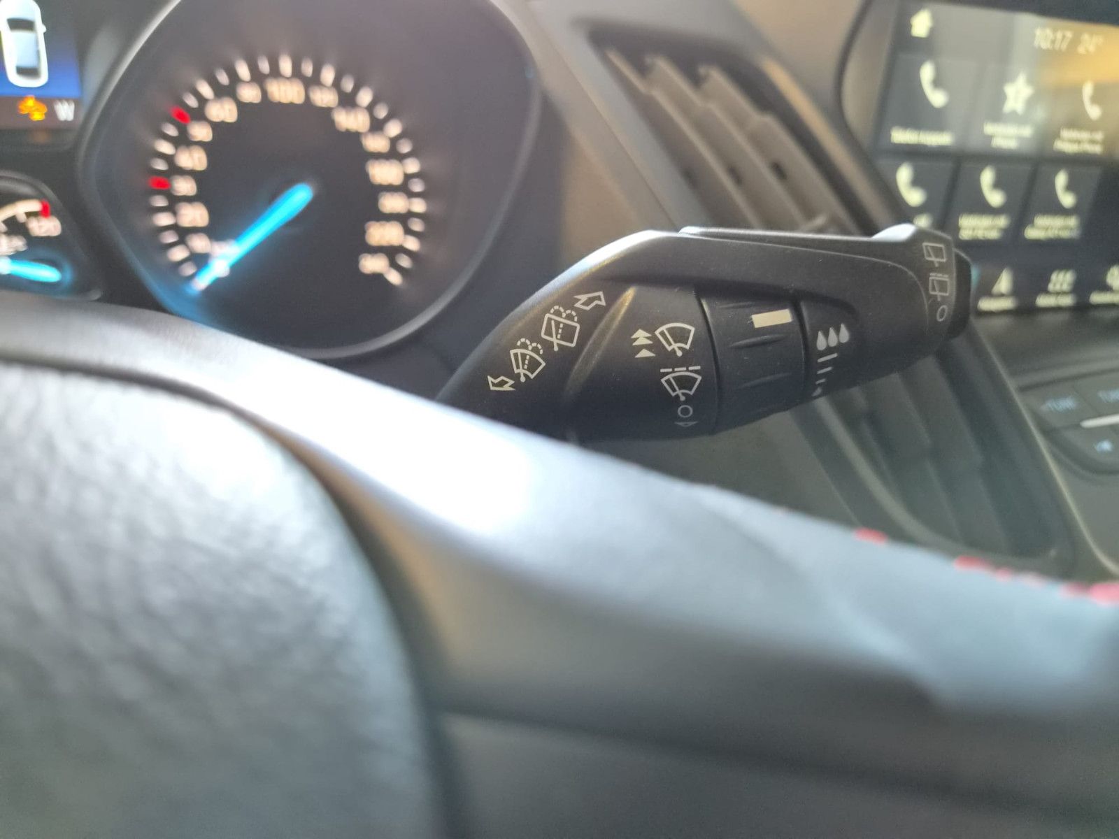 Fahrzeugabbildung Ford Kuga ST-Line/Xenon/GARANTIE/1. HAND