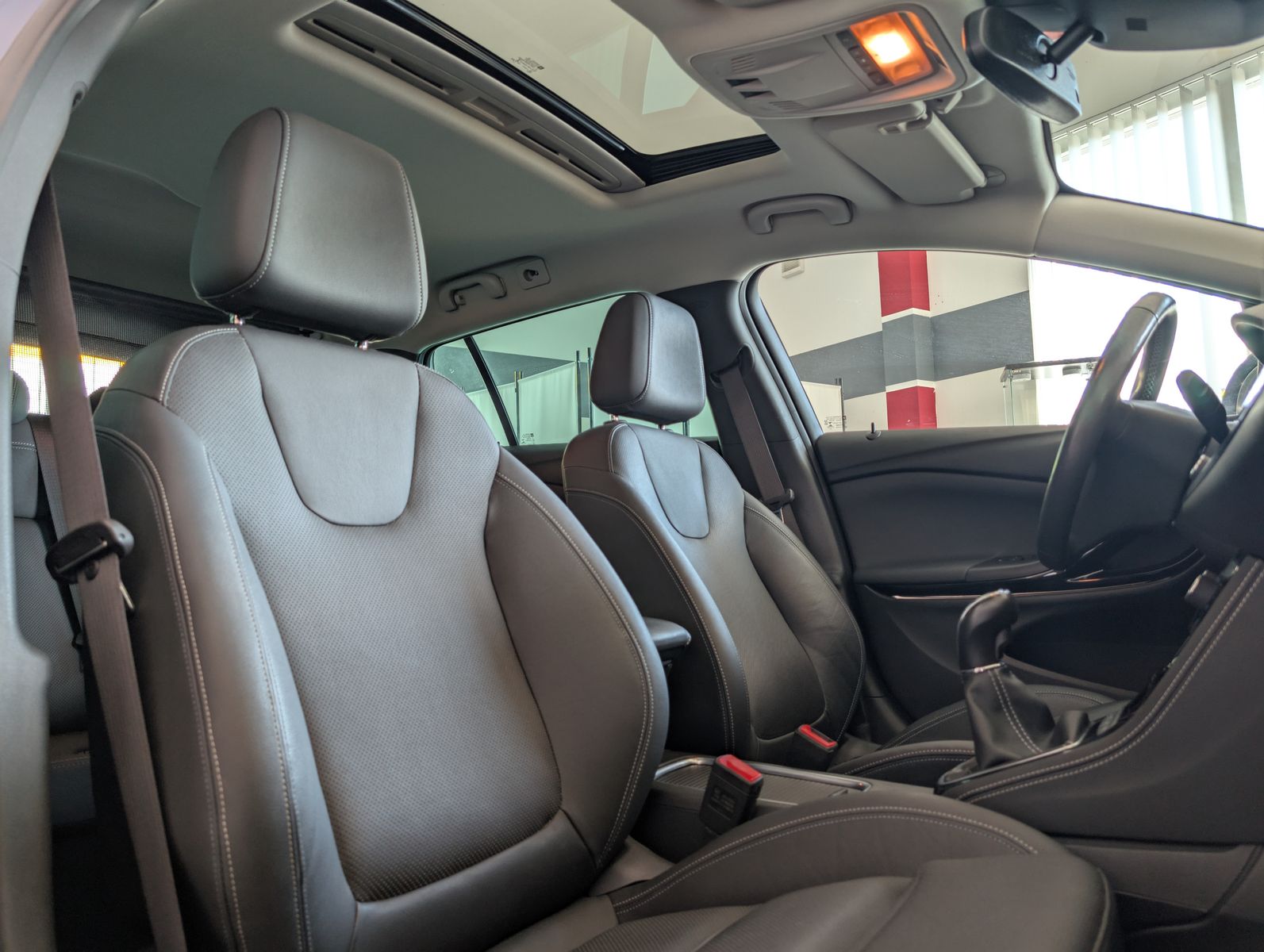 Fahrzeugabbildung Opel Astra Elegance PANORAMA LEDER MASSAGE MEMO 18"