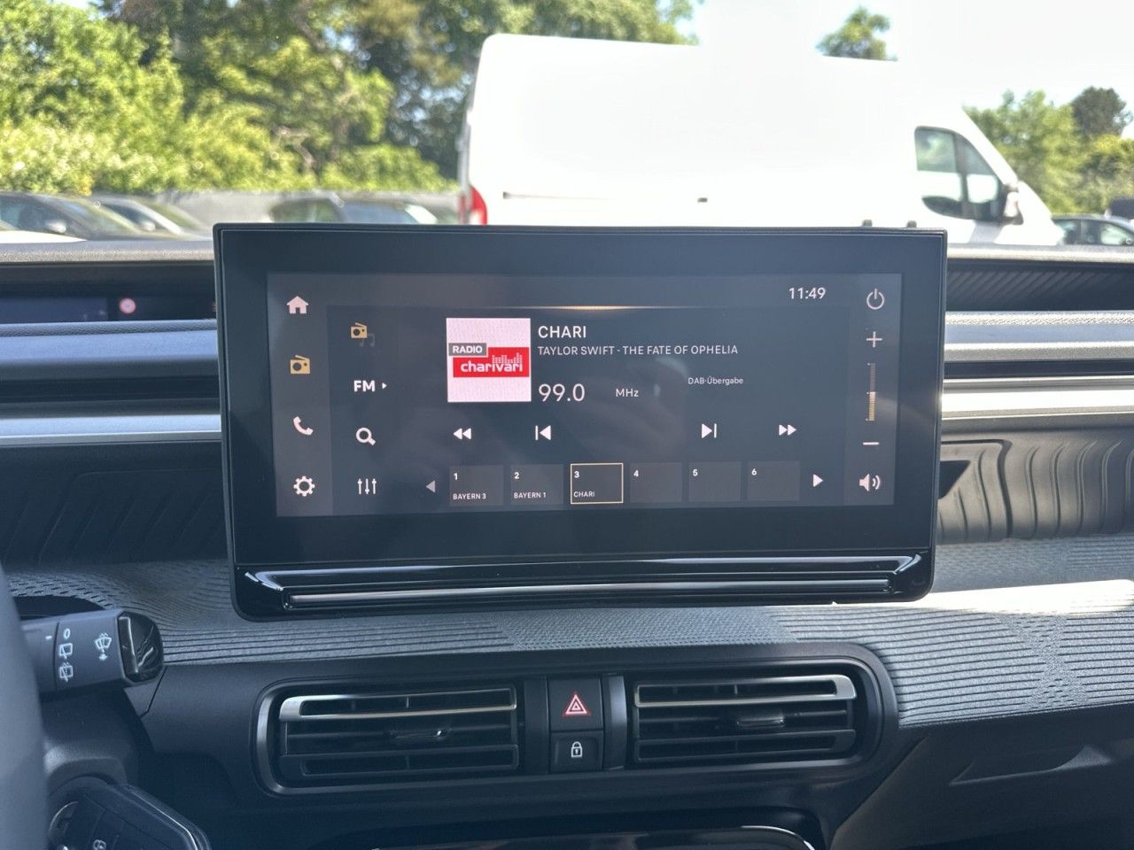 Fahrzeugabbildung Citroën C3 Aircross Turbo 100 PLUS - mit KI generiert/bearbeitet