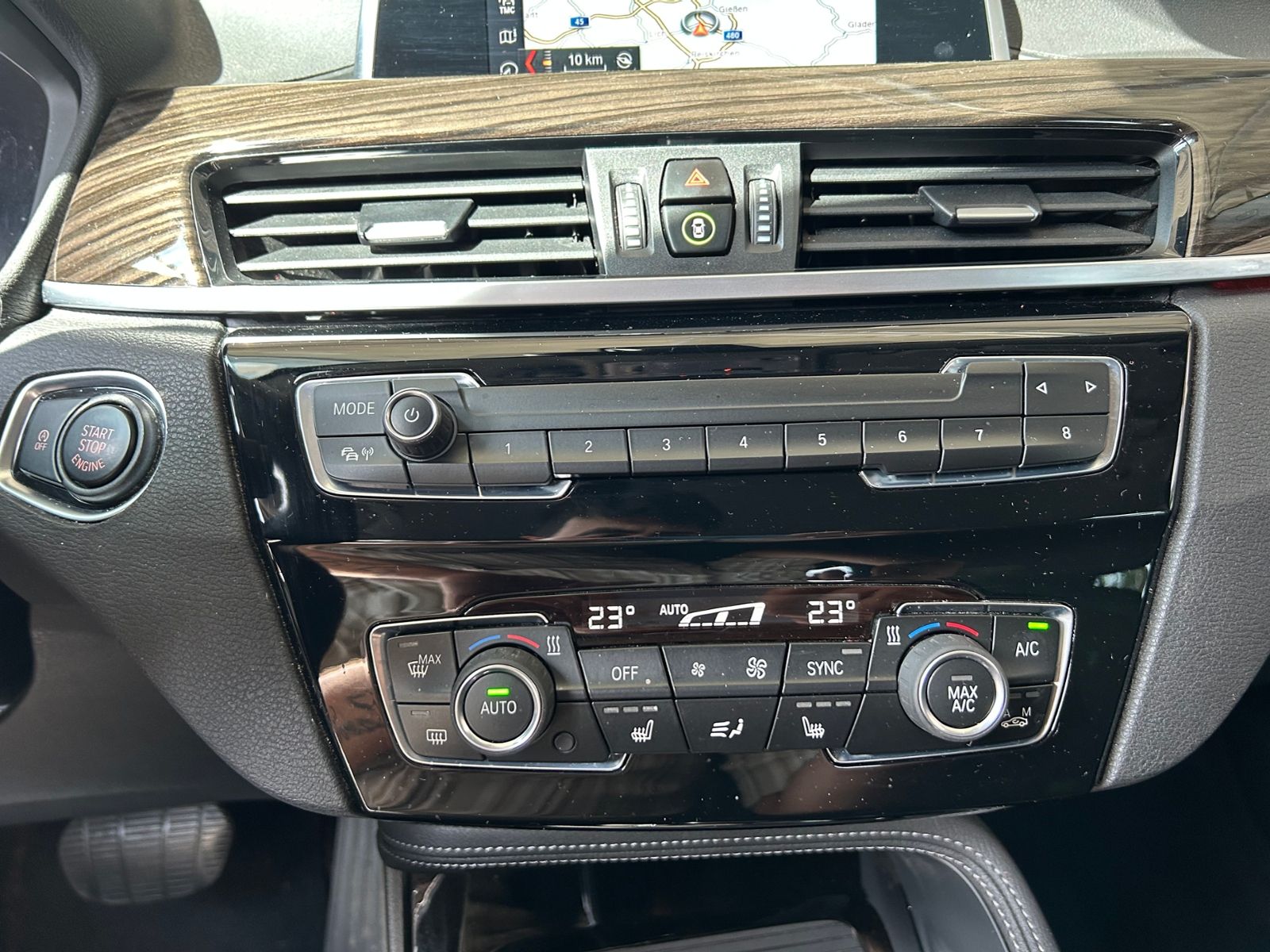 Fahrzeugabbildung BMW X1 sDrive 20 i xLine MEMO LED NAV RFK SHZ 18"