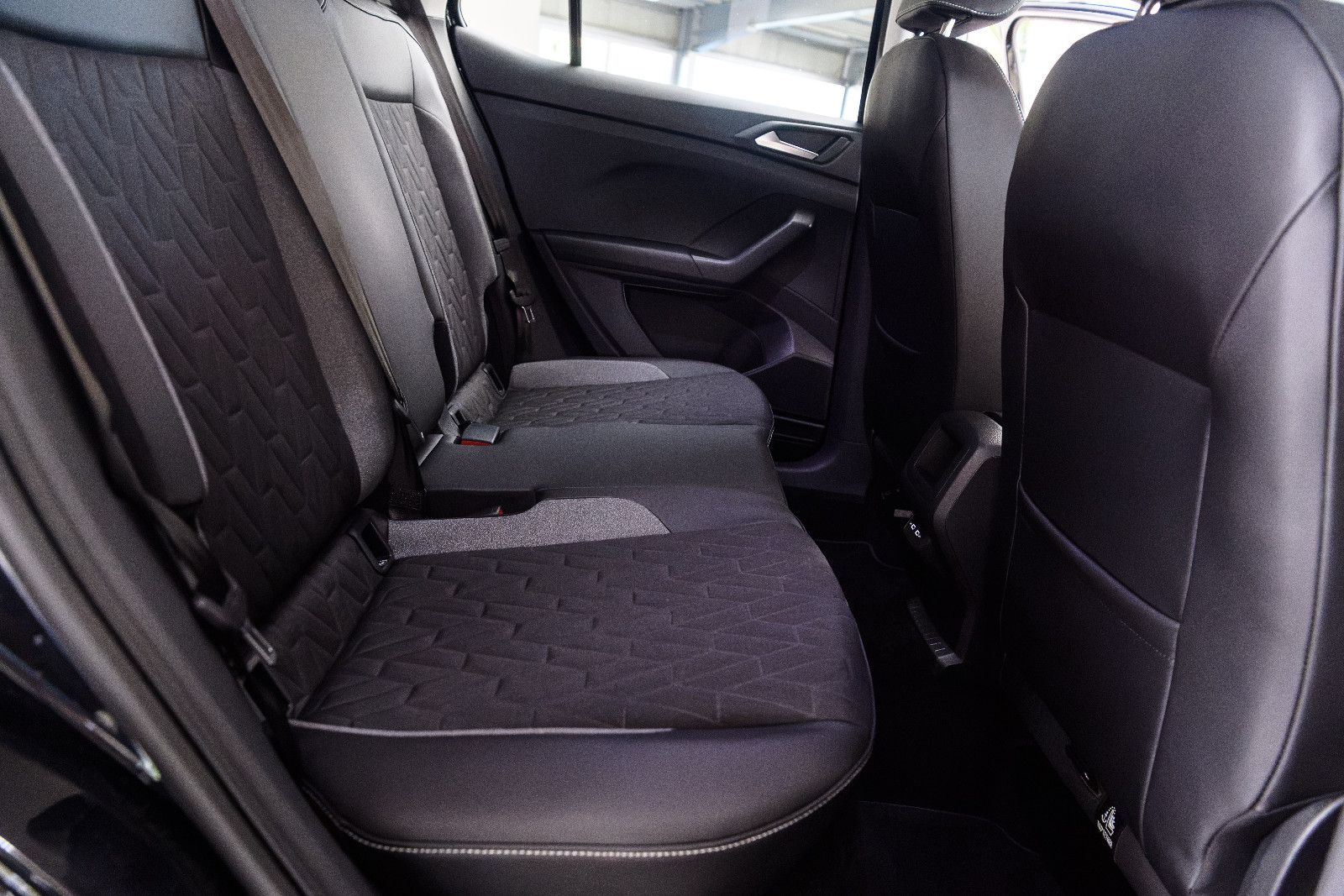 Fahrzeugabbildung Volkswagen T-Cross 1.0 TSI DSG 85 kW Energy+AHK+Kamera+Navi