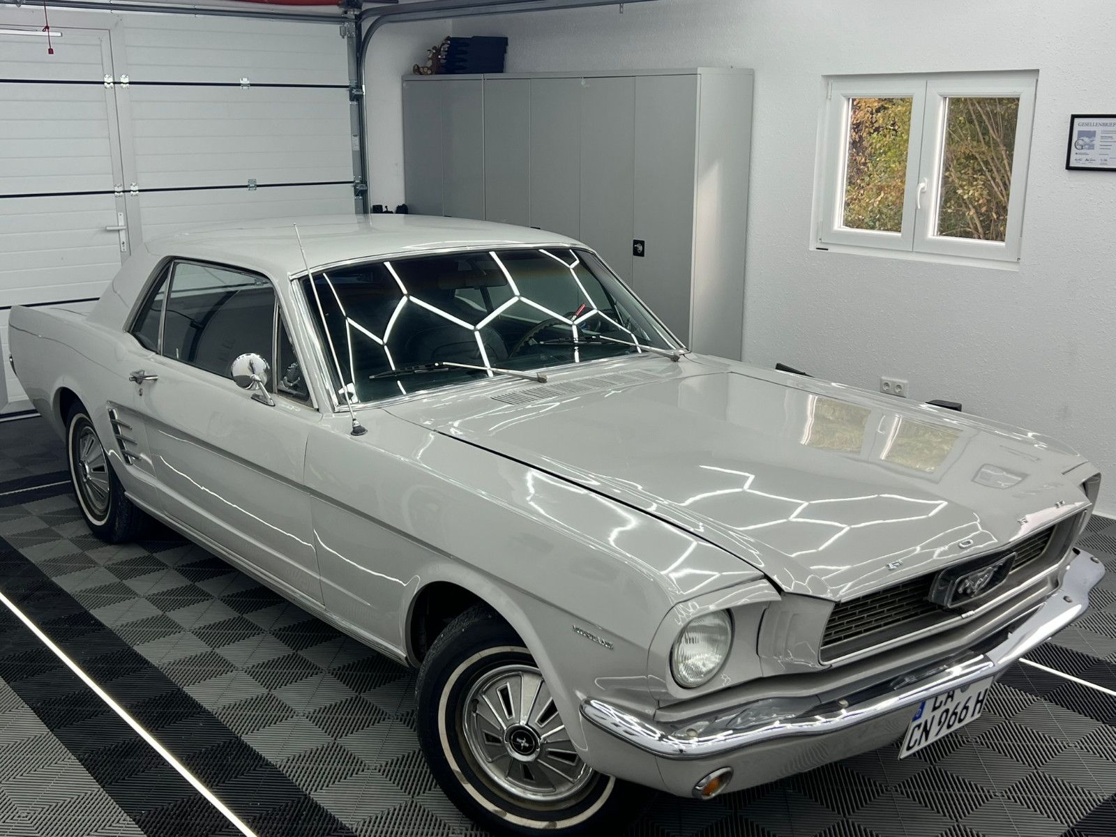 Fahrzeugabbildung Ford Mustang V6/RESTAURIERT/H-ZULASSUNG/ORIGINAL