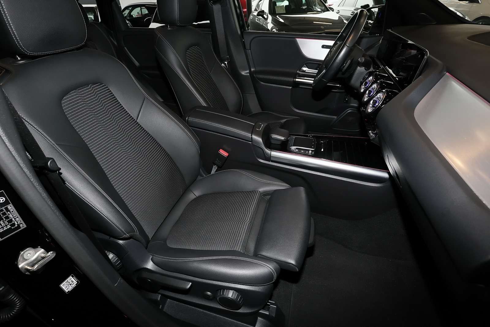 Mercedes-Benz B 180 TOTWINKEL+SPURHALTE+CARPLAY+KAMERA+LED+17" foto 4