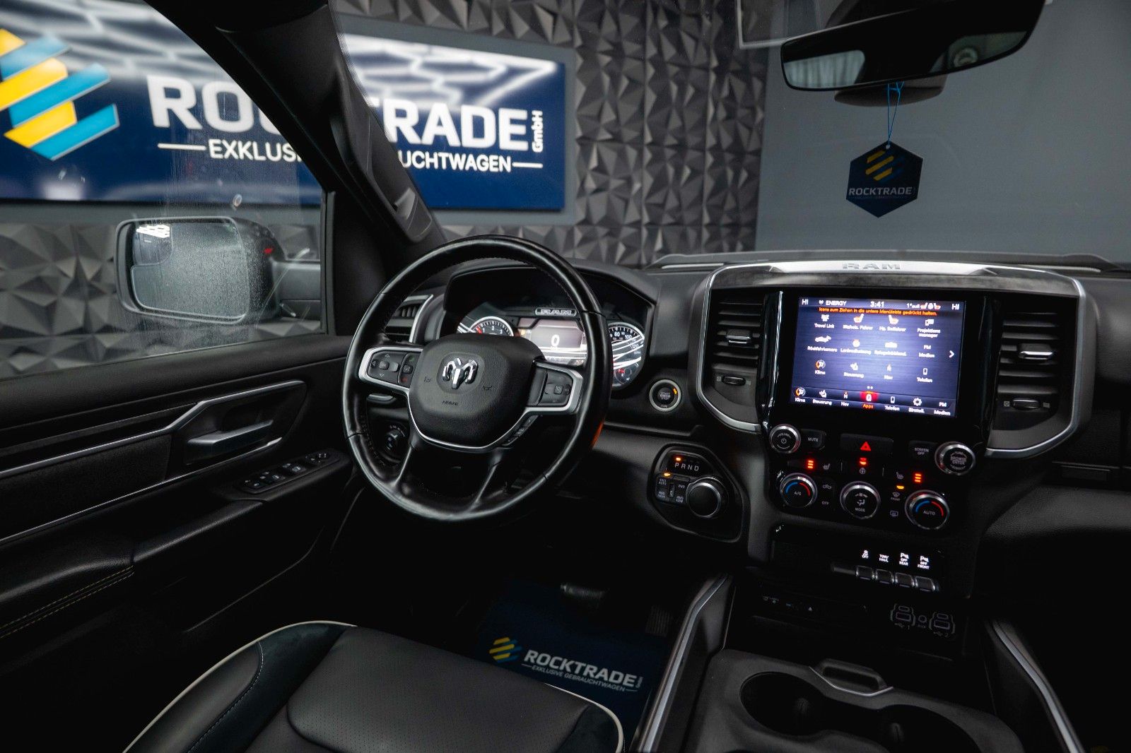 Fahrzeugabbildung Dodge RAM 5.7 V8 HEMI 4x4 OFFROAD Night-Paket *LED*19%