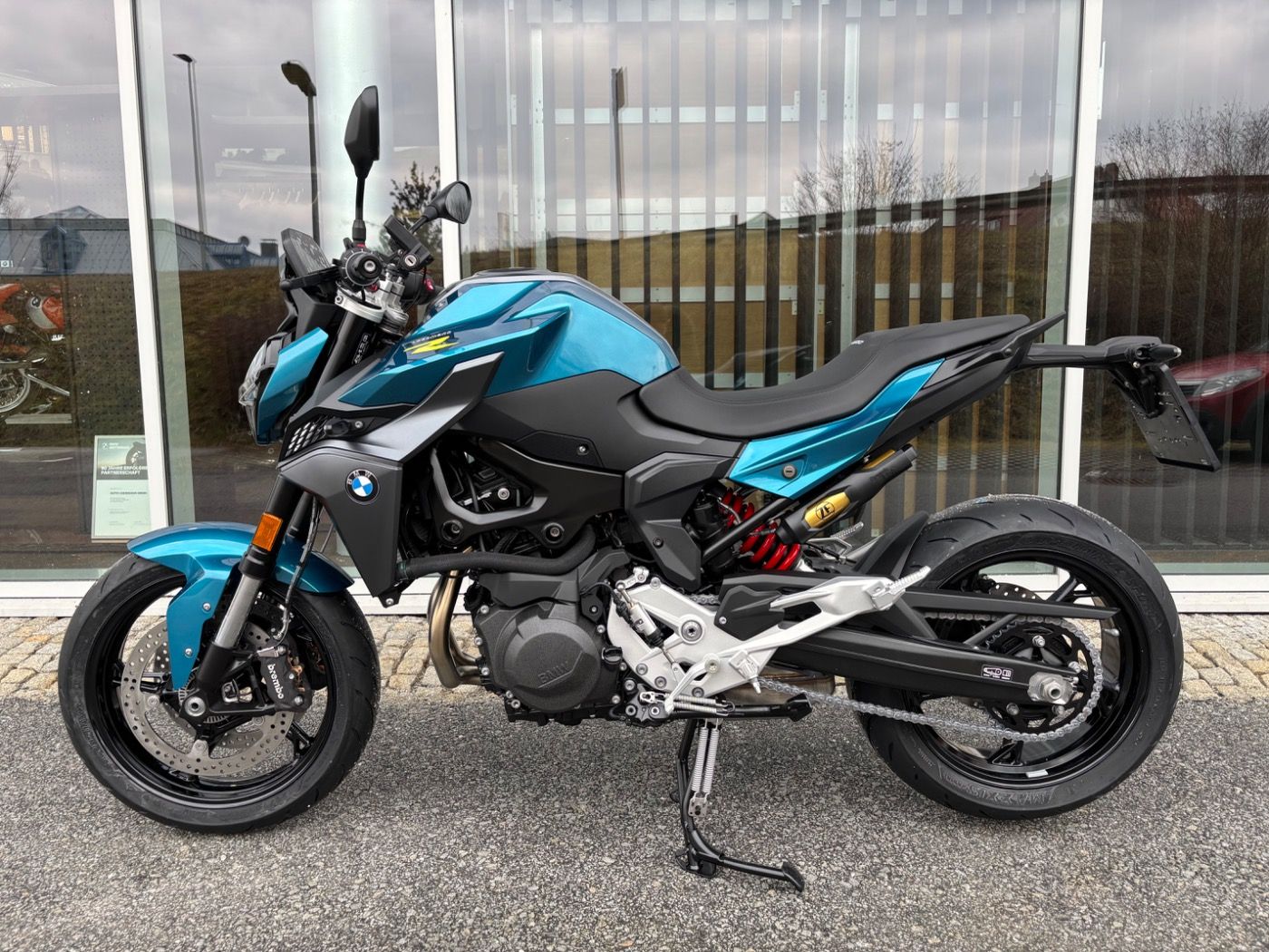 Fahrzeugabbildung BMW F 900 R 2 Pakete verfügbar ab 01.03.2025