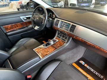 Jaguar XF *Keyless*AHK*BI-XENON*Leder*2-Zonen*