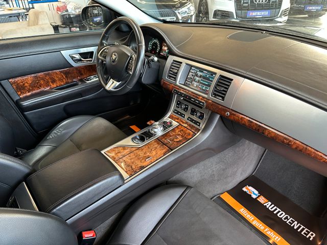 Jaguar XF *Keyless*AHK*BI-XENON*Leder*2-Zonen*