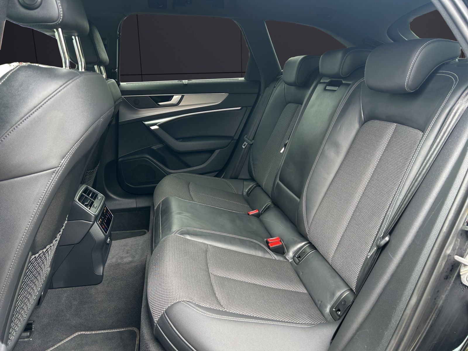 Fahrzeugabbildung Audi A6 Avant 40 TDI quattro sport LED AHK ACC RFK NA