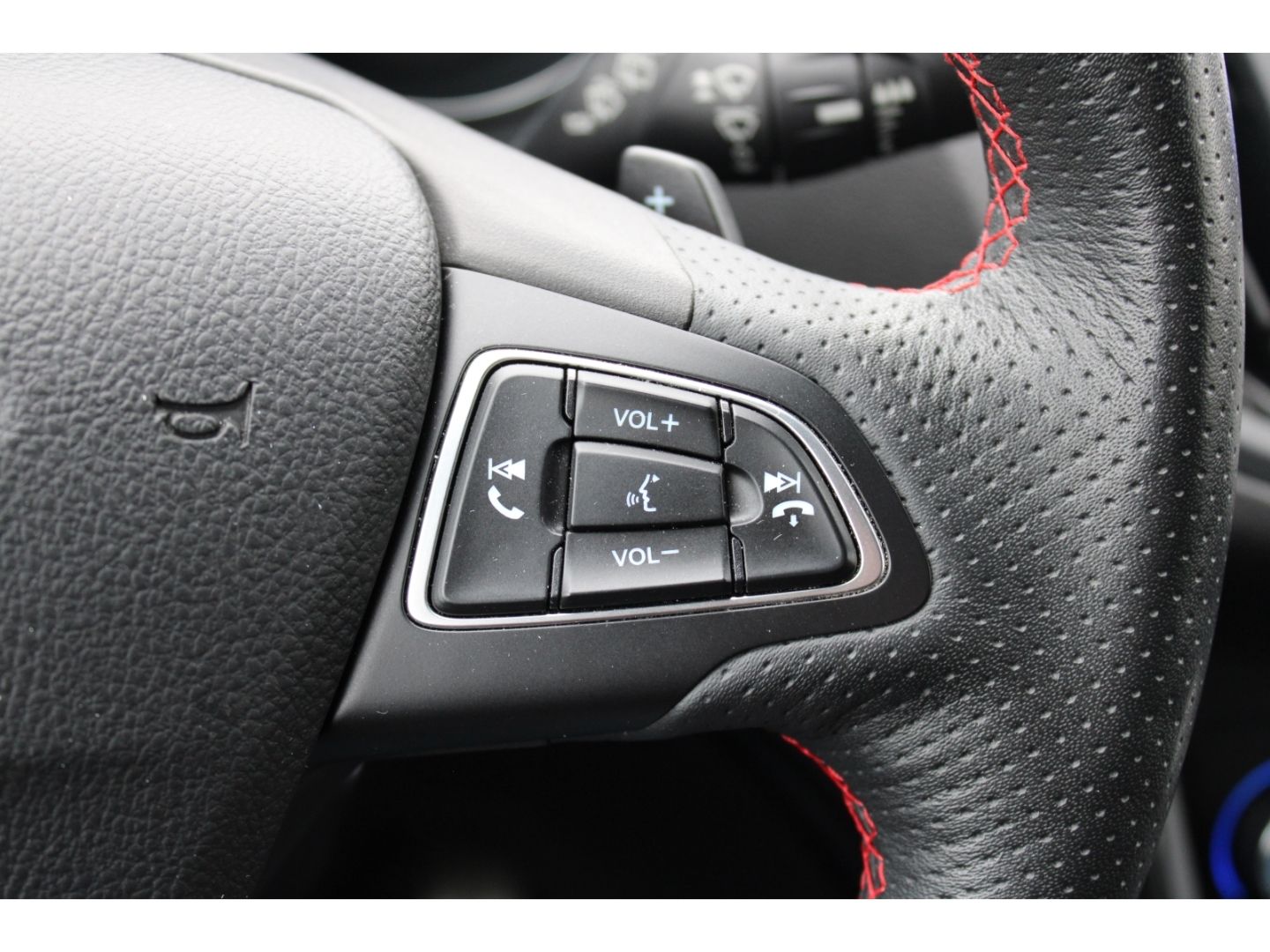 Fahrzeugabbildung Ford Kuga 2.0 TDCi 4x4 ST-Line ACC TWA RFK AHK Xenon