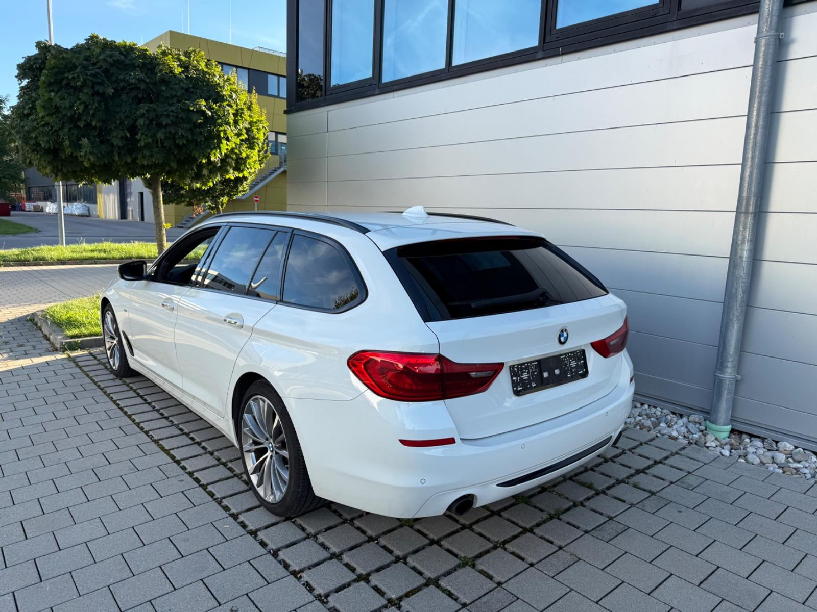 BMW 530i xDrive Touring Sport Line Leder/HUD/ACC