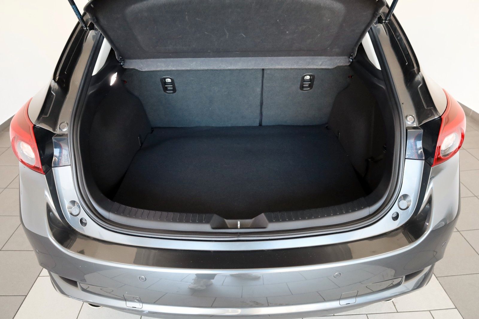 Fahrzeugabbildung Mazda 3 Lim. Sports-Line Navi,LED,SH,PDC,Kamera,HUD