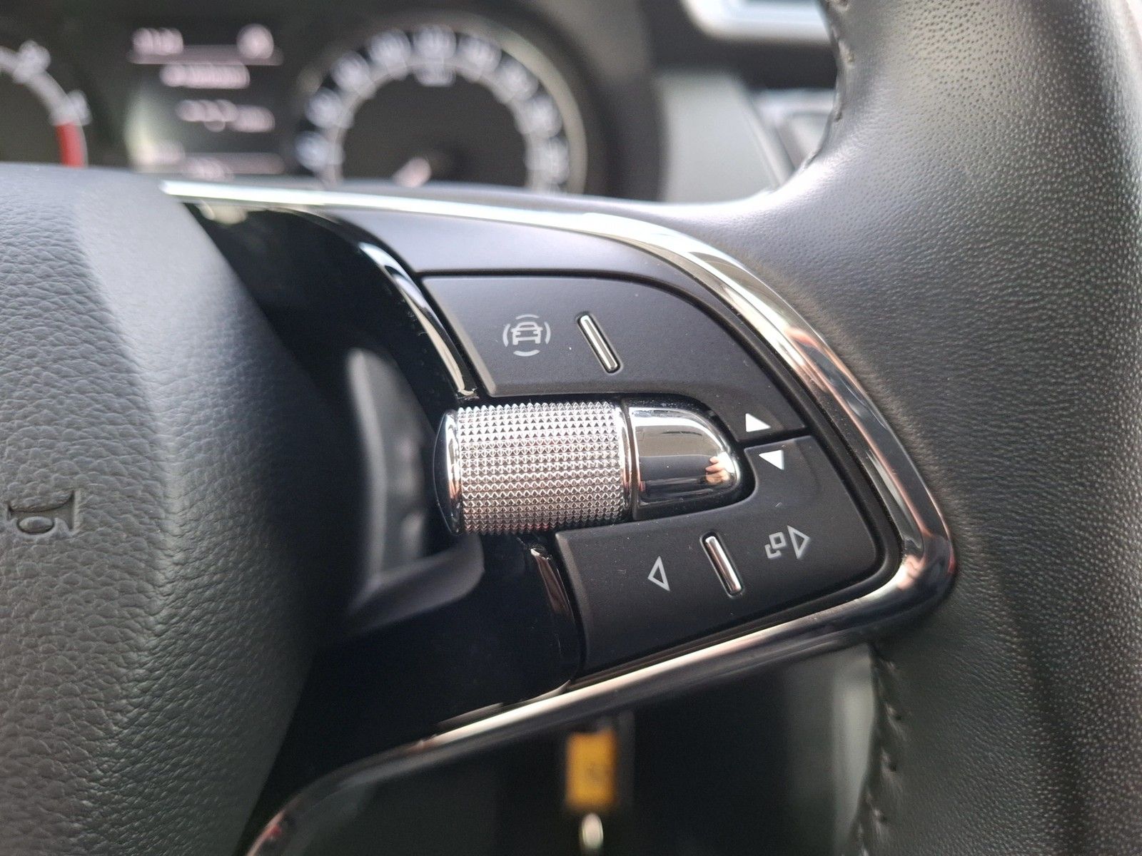 Fahrzeugabbildung SKODA Fabia 1.0 Cool-Plus Klima DAB PDC SH