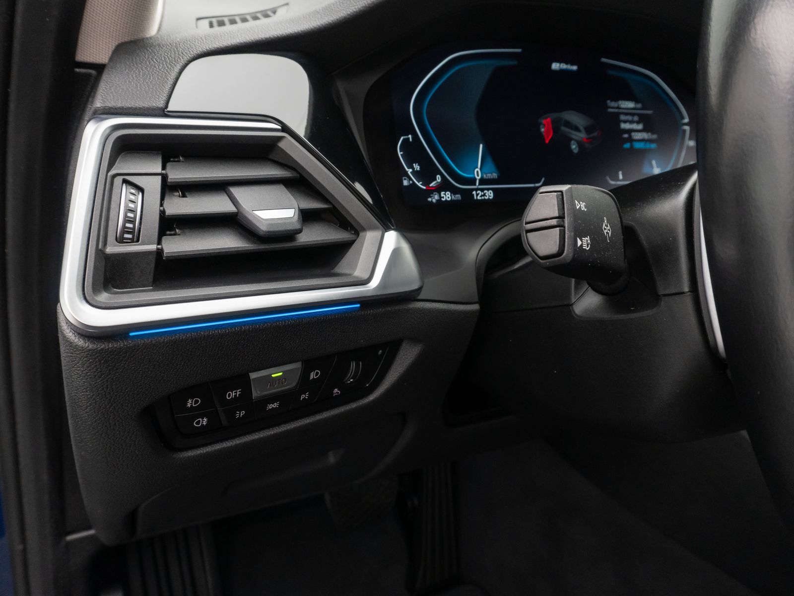 Fahrzeugabbildung BMW 330e  Sport Line Kamera DAB Laser HUD H/K Alarm