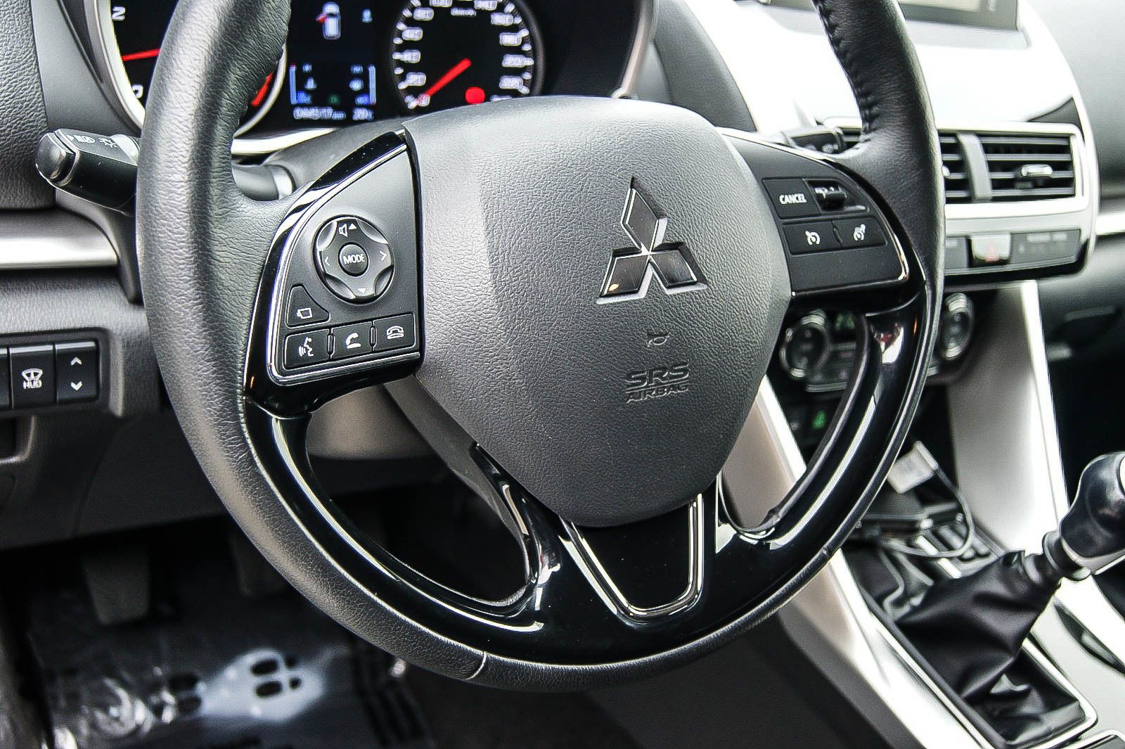 Fahrzeugabbildung Mitsubishi Eclipse Cross Intro Edition2WD 1HAND LED HEAD-UP