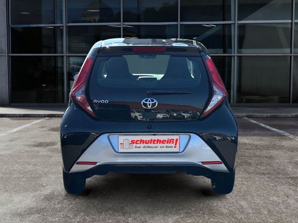 Fahrzeugabbildung Toyota Aygo x-play club