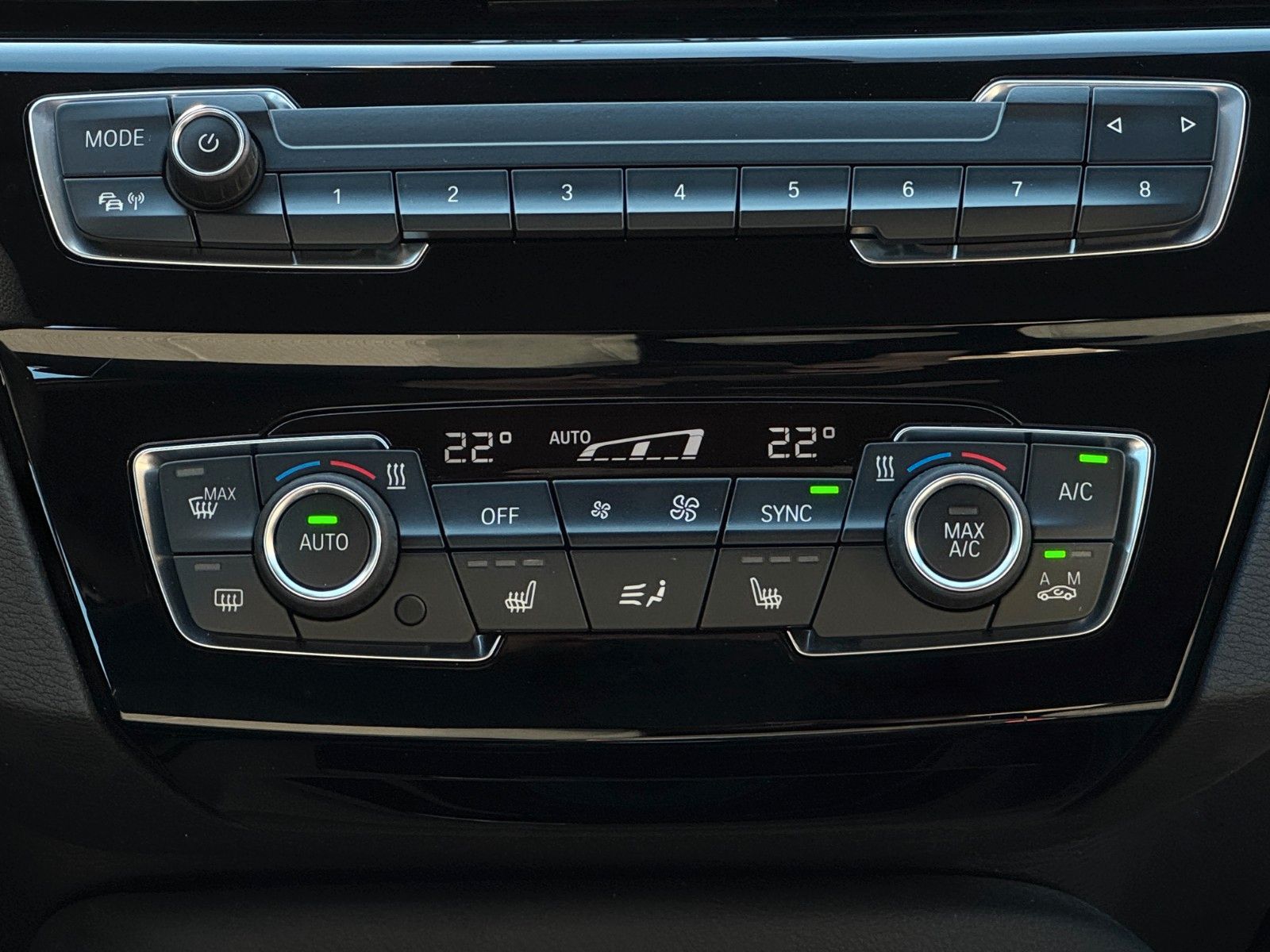 Fahrzeugabbildung BMW X1 sDrive20i Advantage Tempomat AHK PDC SHZ LED