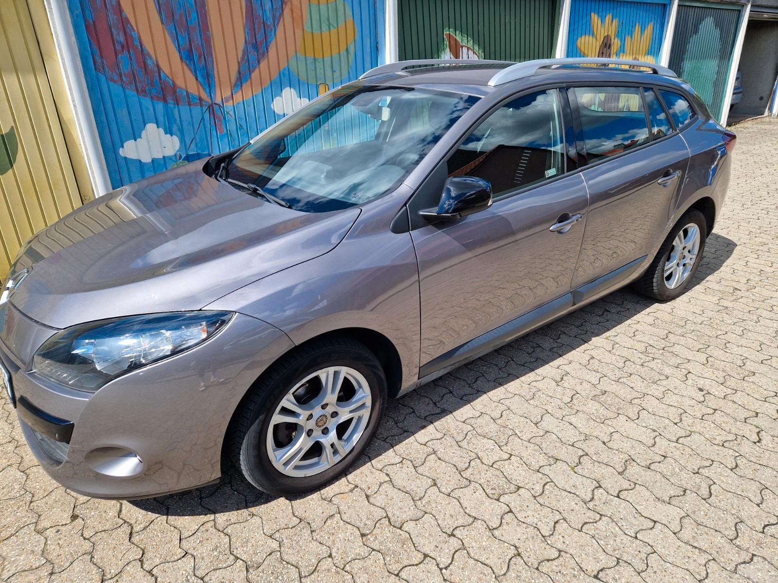 Renault Megane 2011 — interior