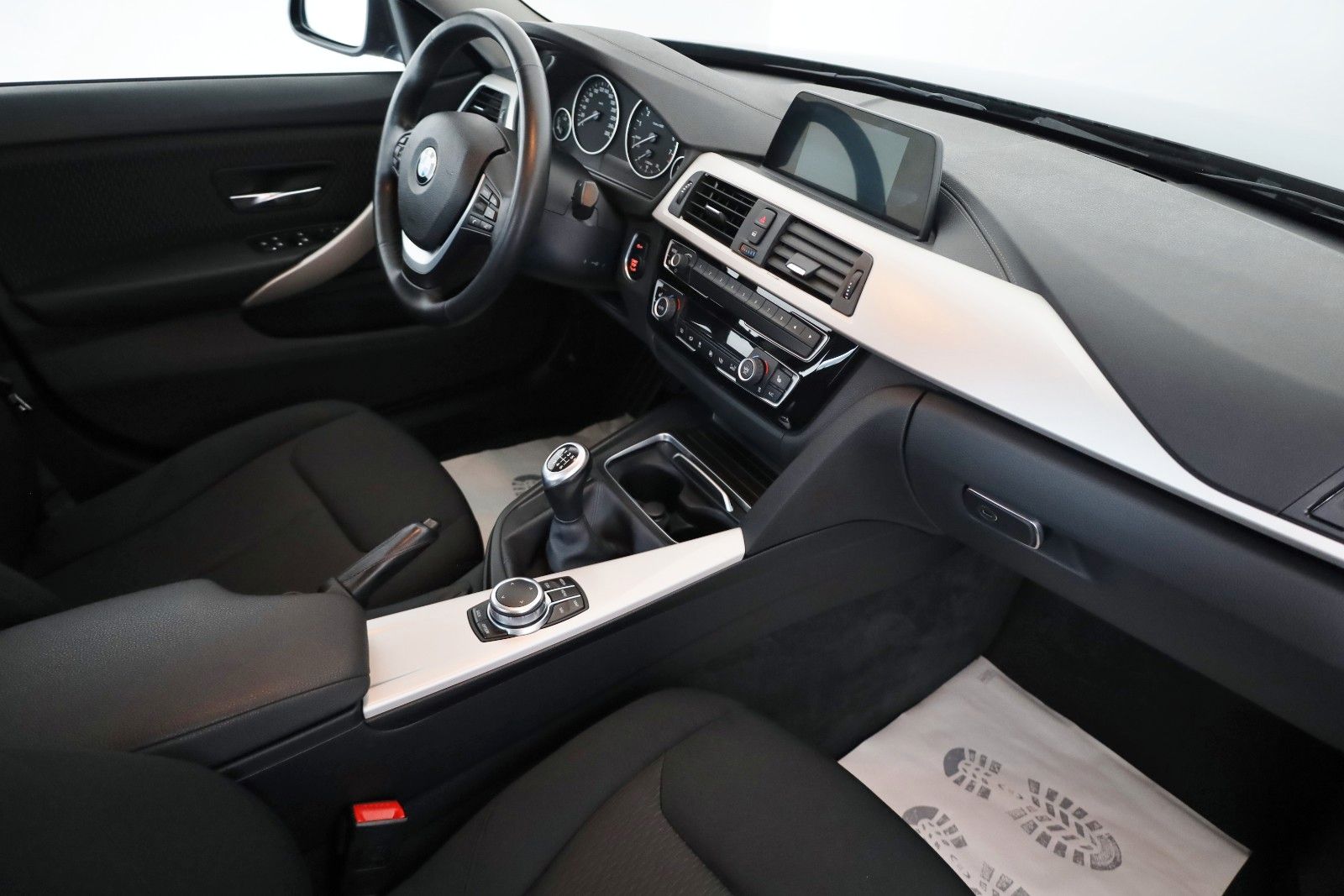 Fahrzeugabbildung BMW 420 4 Gran Coupe 420 i Advantage Navi,LED,SH,PDC