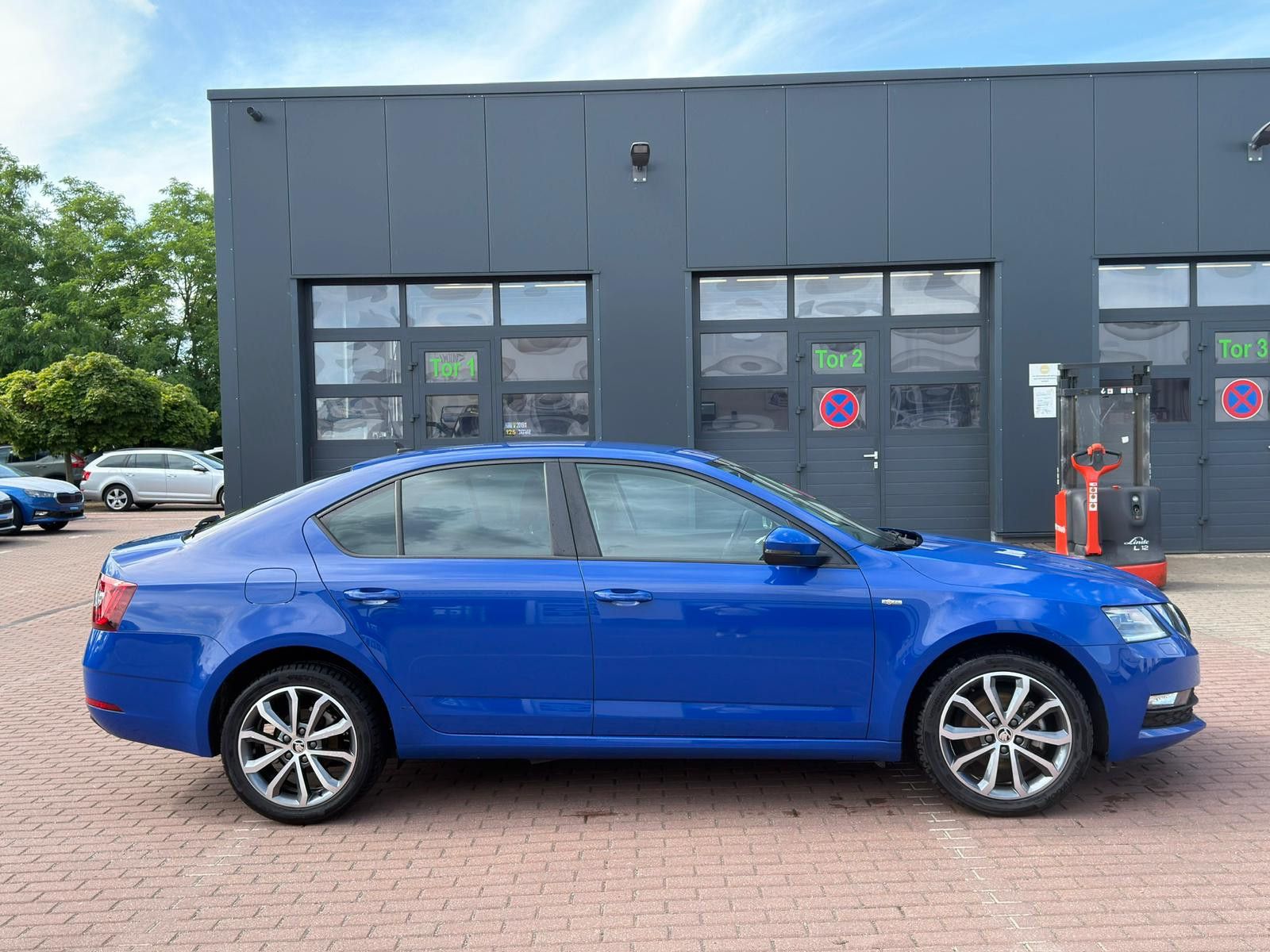 Fahrzeugabbildung SKODA Octavia Lim.*STNDHZNG*SZHZNG*TEMPOMAT*CARPLAY*