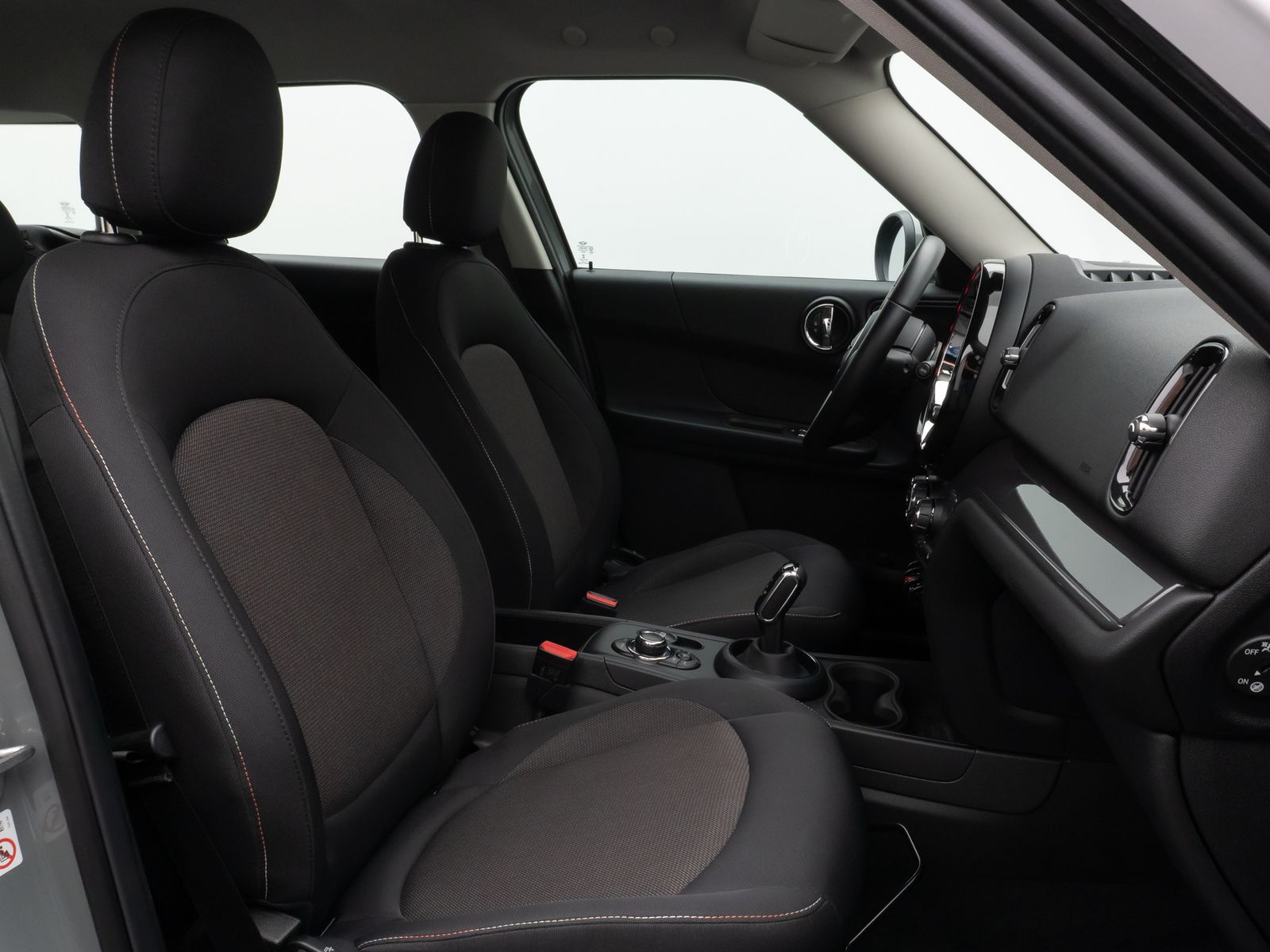 Fahrzeugabbildung MINI One Countryman Essential Trim Kamera AHK LED