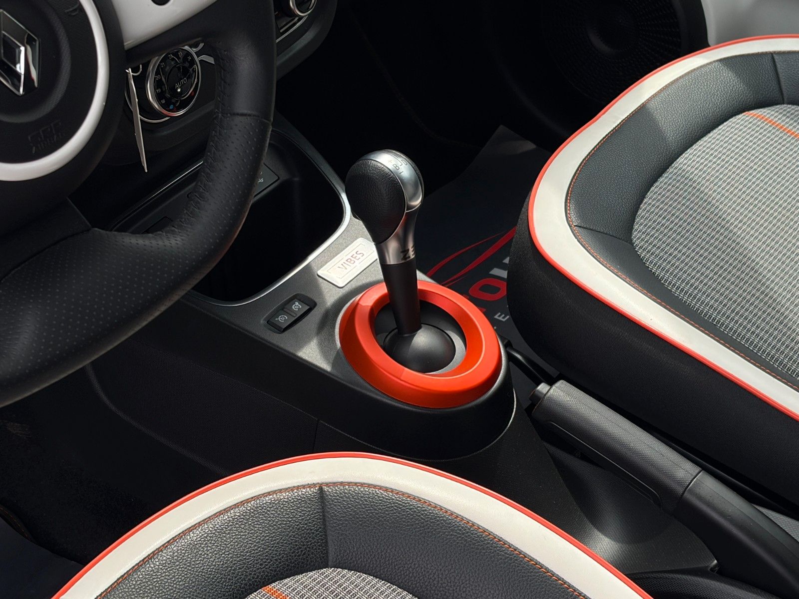 Fahrzeugabbildung Renault Twingo Vibes Electric SHZ CAM BT Temp. CarPlay