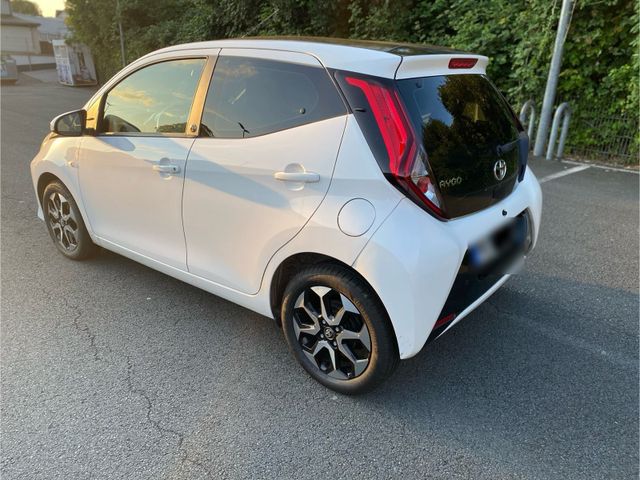 Toyota Aygo 8fach Bereift , Kamera , 1Hand...