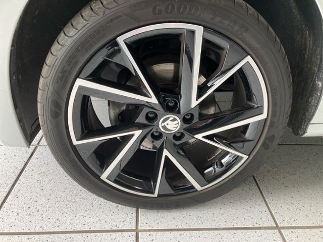 Fahrzeugabbildung SKODA Kamiq 1.5 TSI DSG Monte Carlo NAVI AHK KAMERA