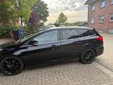 Ford  Focus Kombilimousine, tüv bis 09/26, top Zustan - Ford Focus mit Benzin-Antrieb: Limousine, 2.0