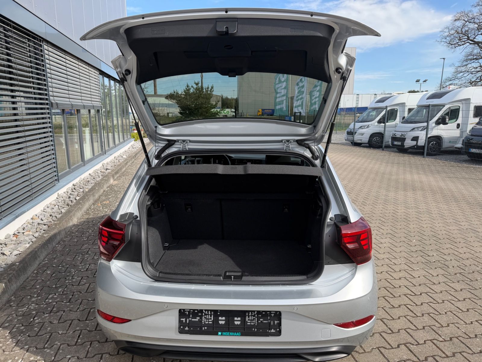 Fahrzeugabbildung Volkswagen Polo VI 1.0 TSI Life DSG LED Garantie