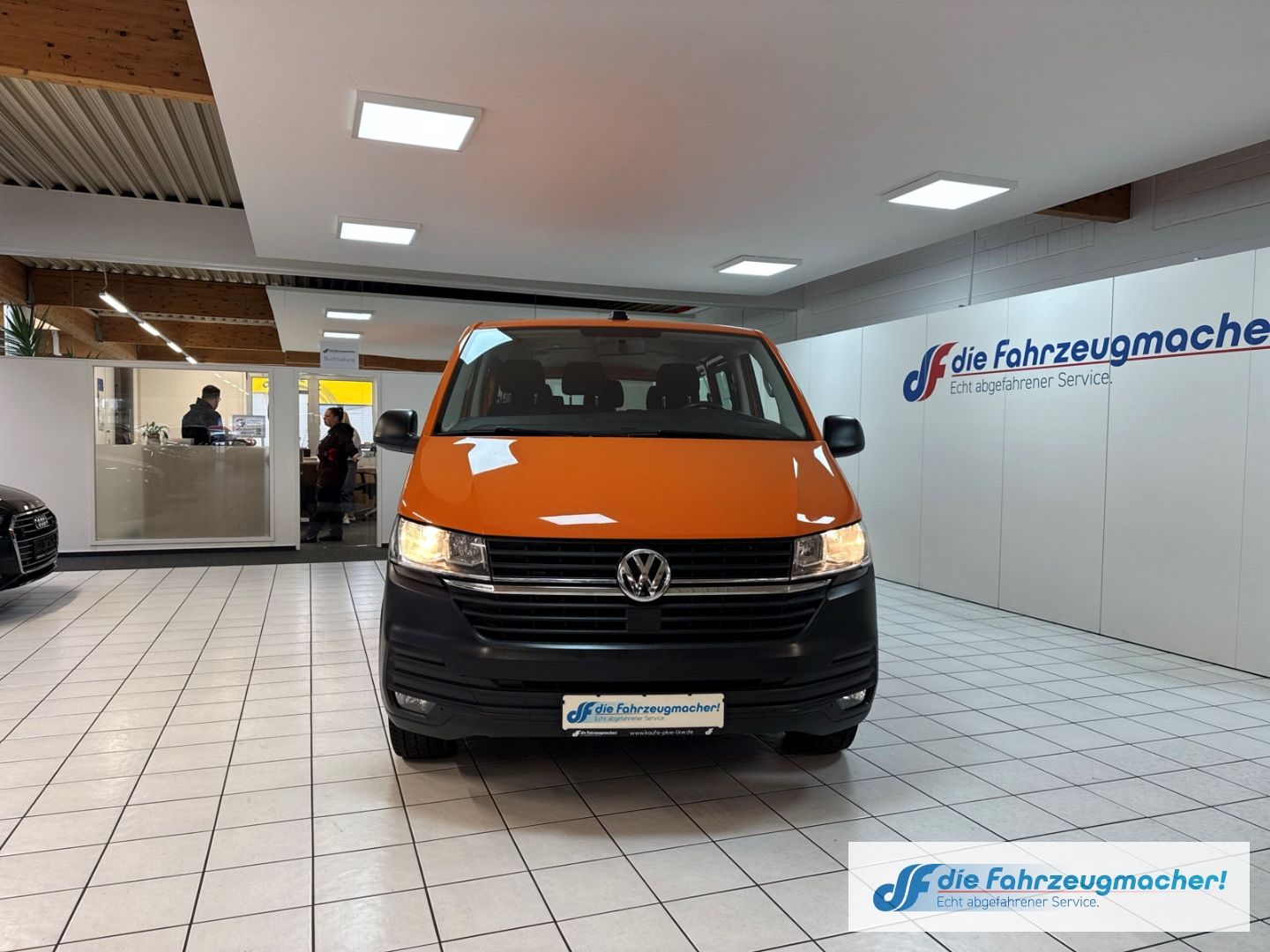 Fahrzeugabbildung Volkswagen Transporter T6.1 Kombi lang FWD DAB Notbremsass