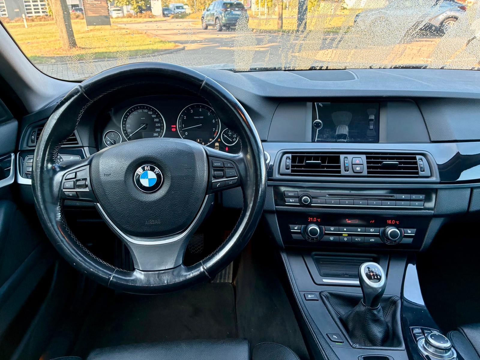 BMW 523 I TOURING PANO-DACH*LEDER*XENON*SH*PDC | 204 ch | BVM | LEDERSITZE | XENON-LICHT | TOIT PANORAMIQUE