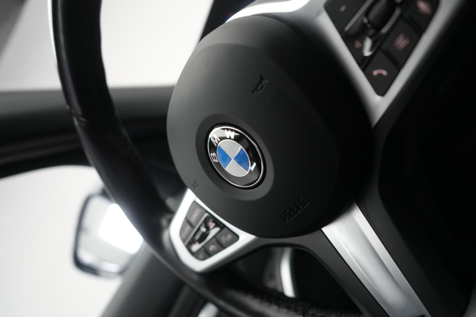 BMW 320 i Touring M Sport ACC/Kamera/Wide/LED foto 22
