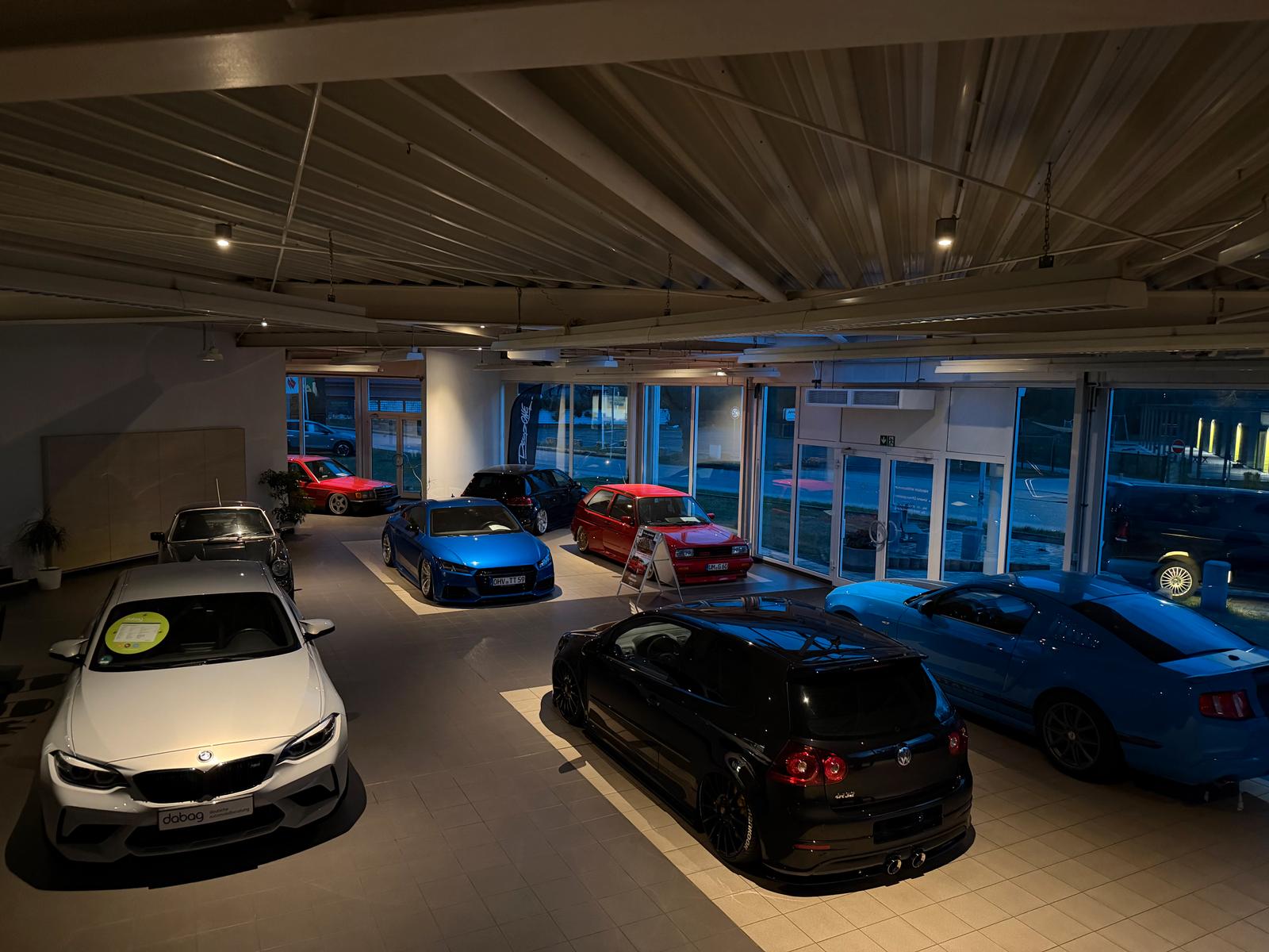 showroom-image-top