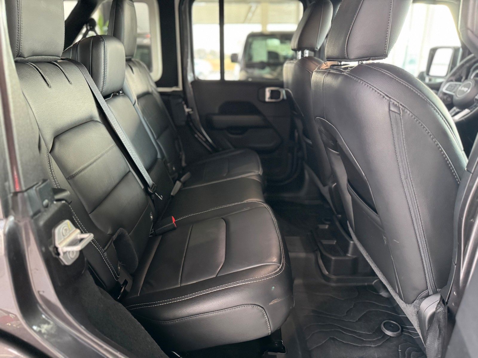 Fahrzeugabbildung Jeep Wrangler Unlimited 2.0 T-GDI Sahara "Di.-Sperre"