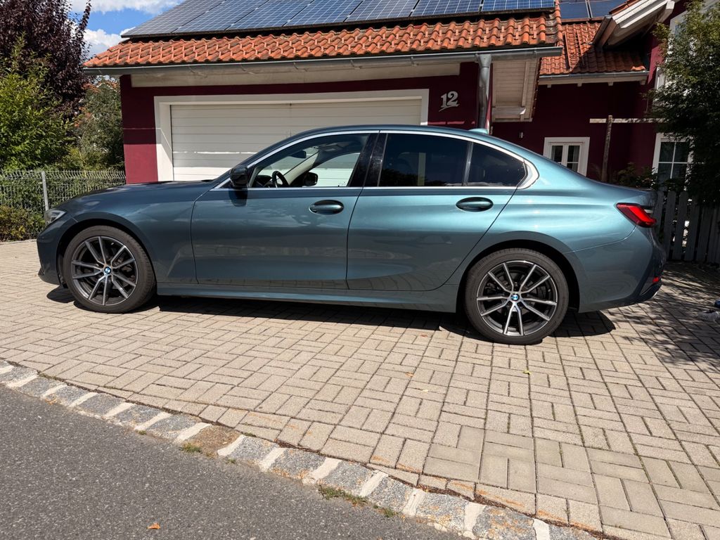 Image of BMW 320