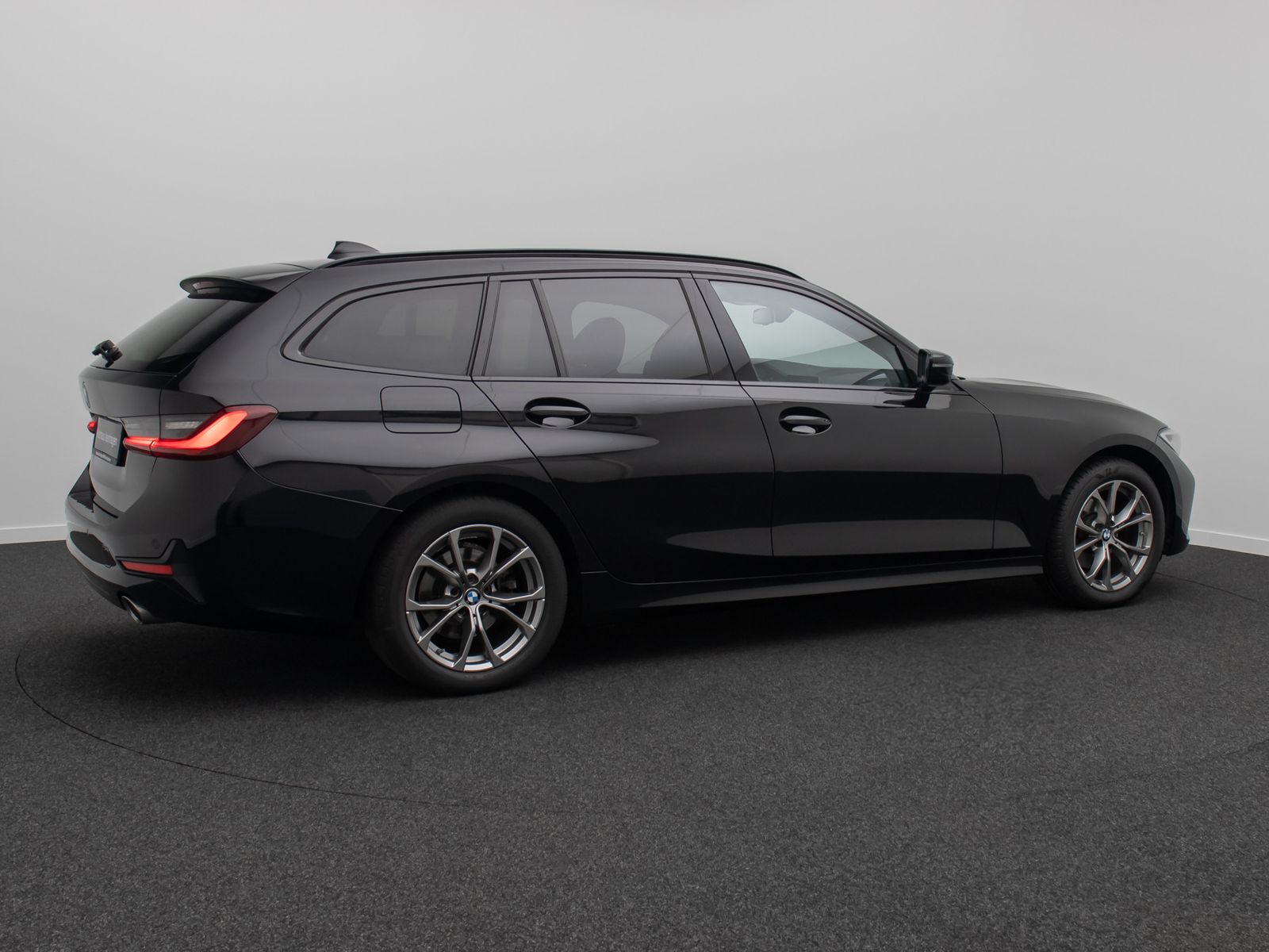 Fahrzeugabbildung BMW 320d Sport Line DAB Alarm PDC GeschwindigReg 17"