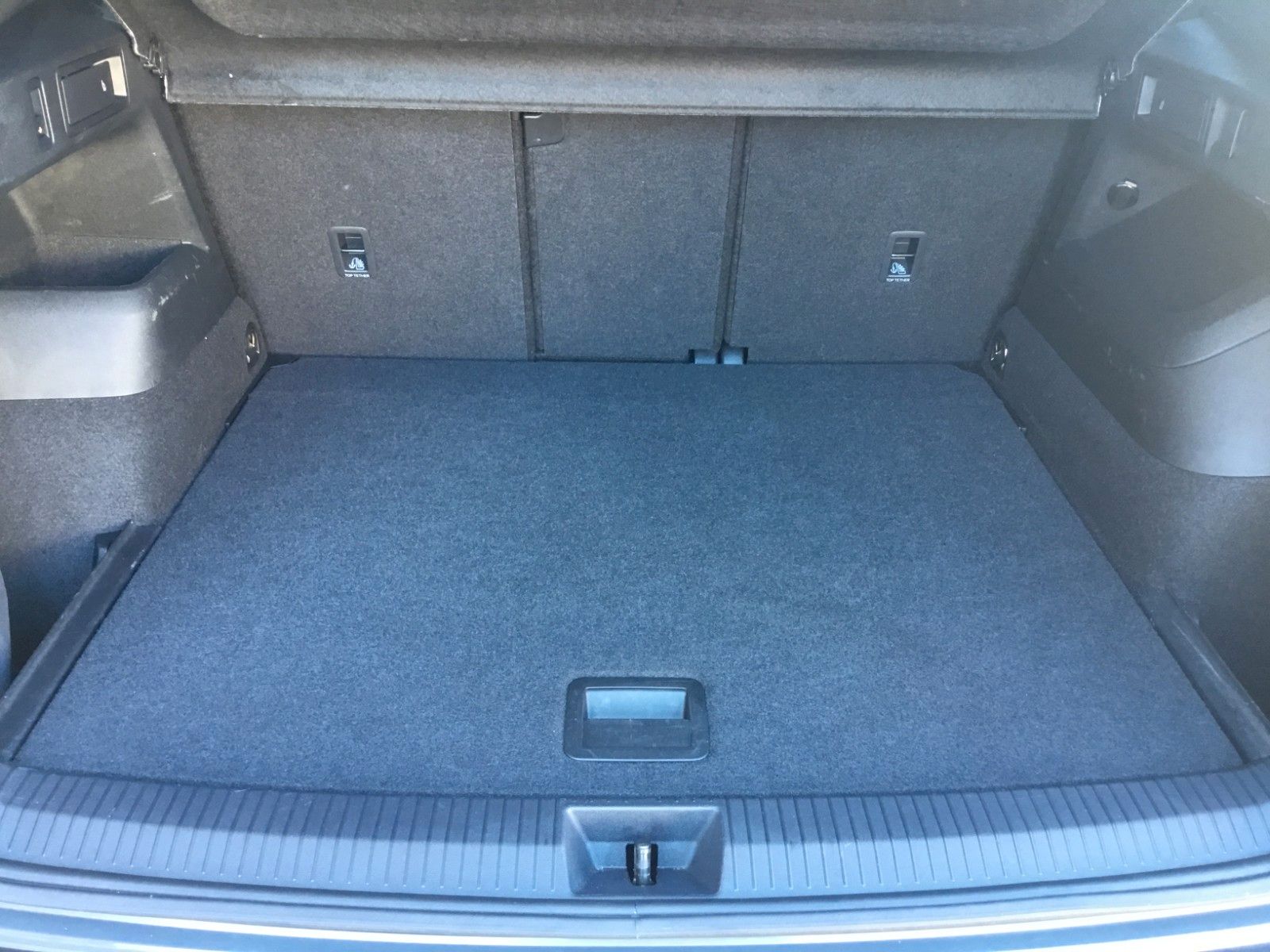 Fahrzeugabbildung Volkswagen Tiguan 2.0 TSI DSG 4M R-Line+Pano+AHK+IQLight+20