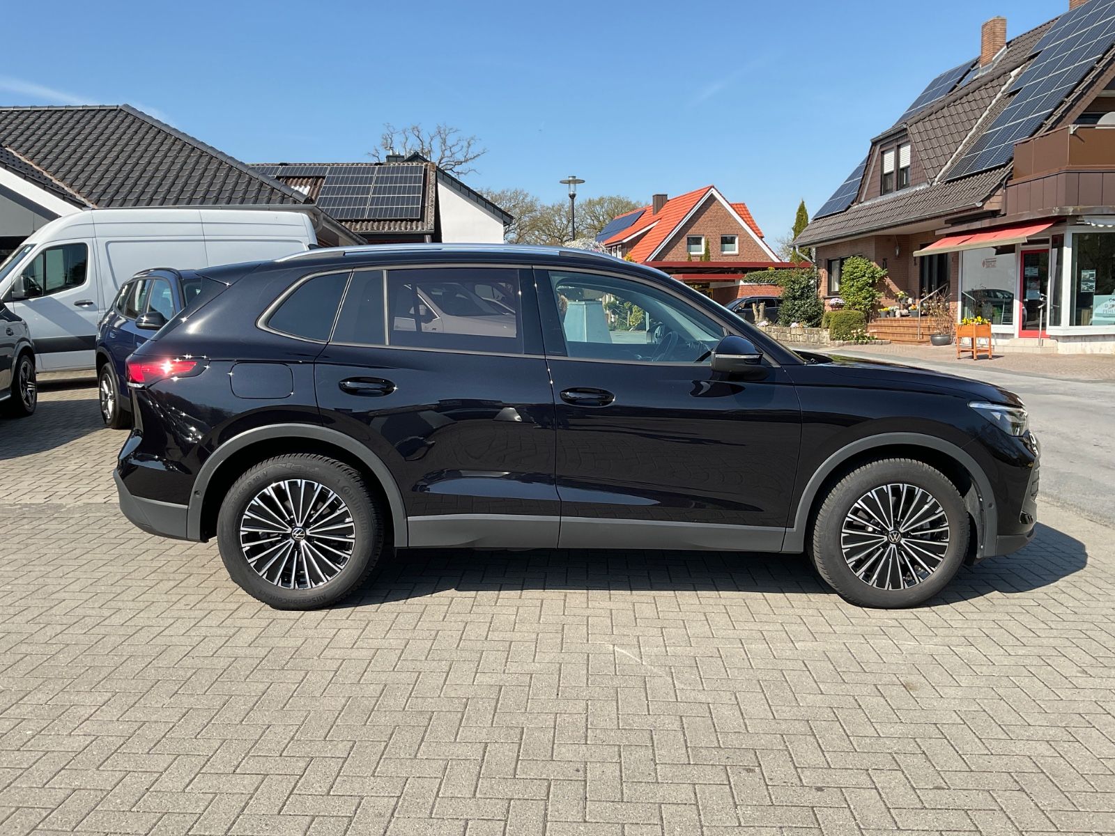 Fahrzeugabbildung Volkswagen Tiguan 2.0 TDI DSG Life,AHK,ACC,LED,Kamera