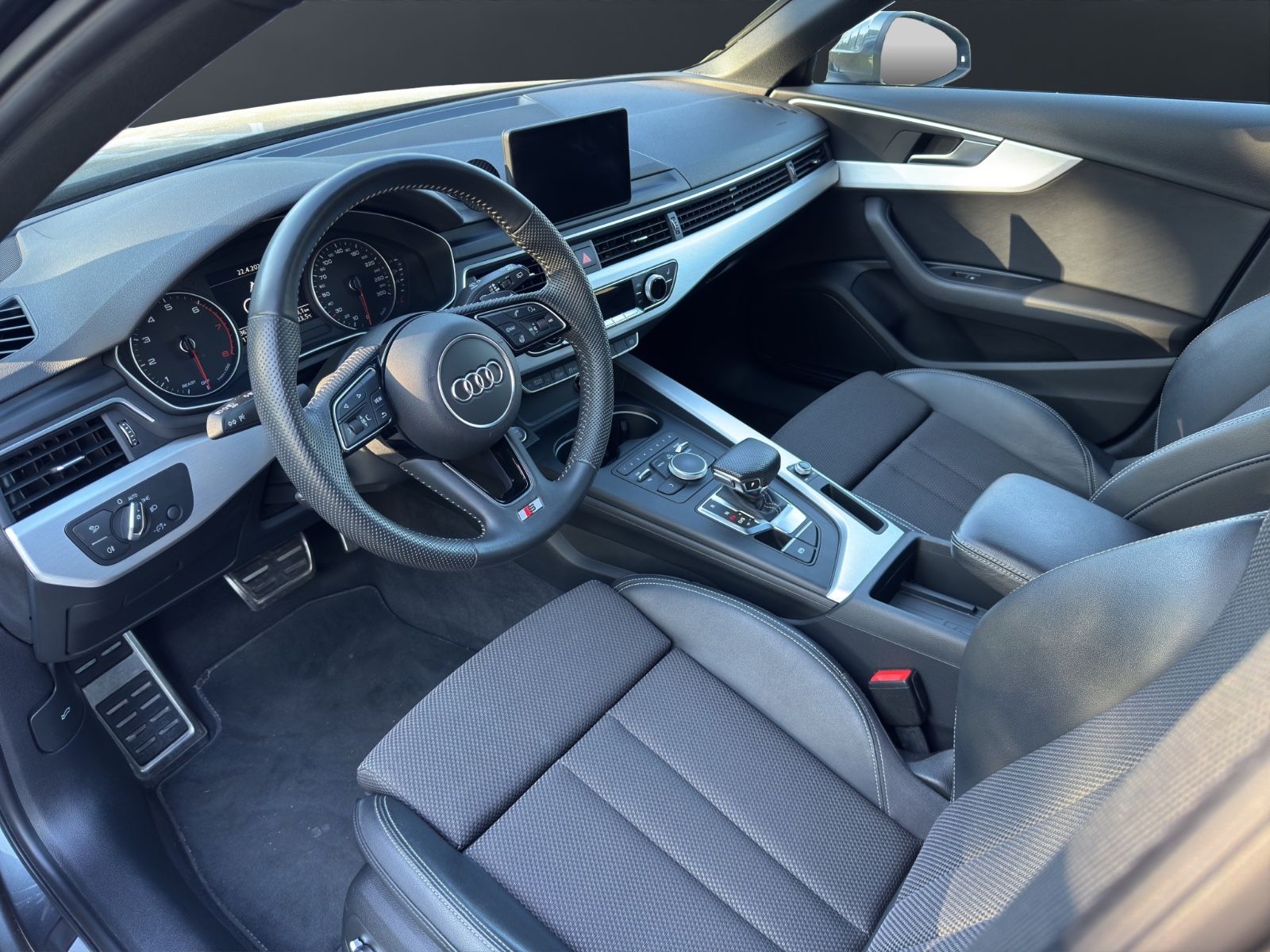Fahrzeugabbildung Audi A4 Avant 40 TFSI sport*2.Hand*TÜV*Neu
