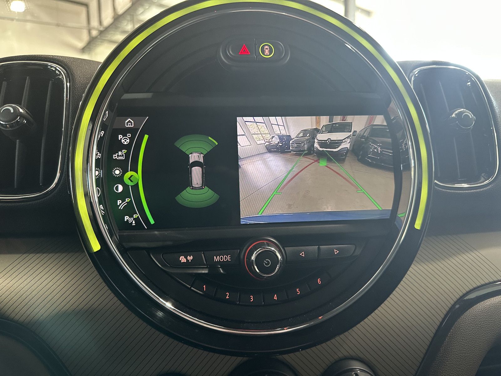 Fahrzeugabbildung MINI Cooper S Countryman S E ALL4/NAV/KAM/LED/Keyless