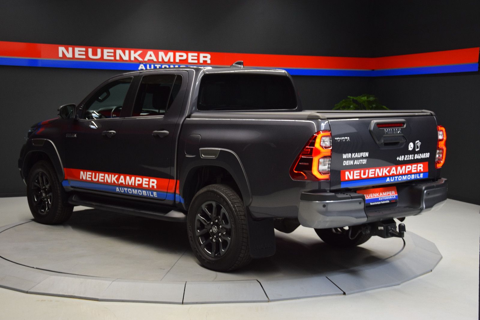 Fahrzeugabbildung Toyota Hilux 4x4 Invincible DoKa AHK JBL Keyless LED