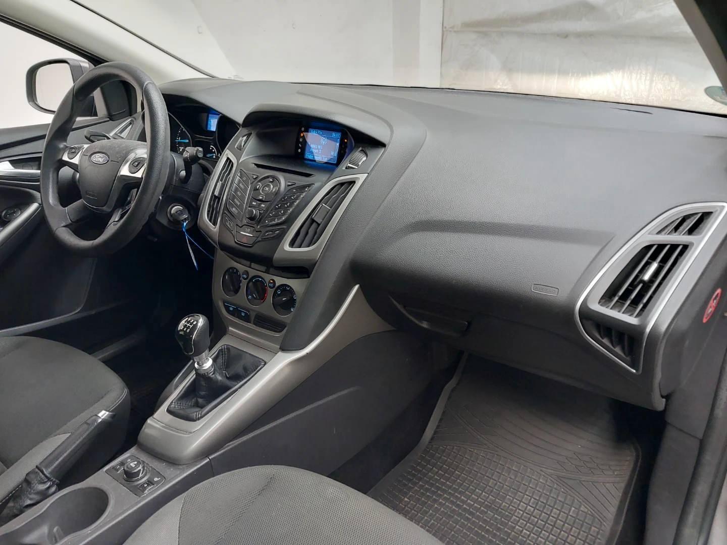 Ford Focus 2012 — photo 5