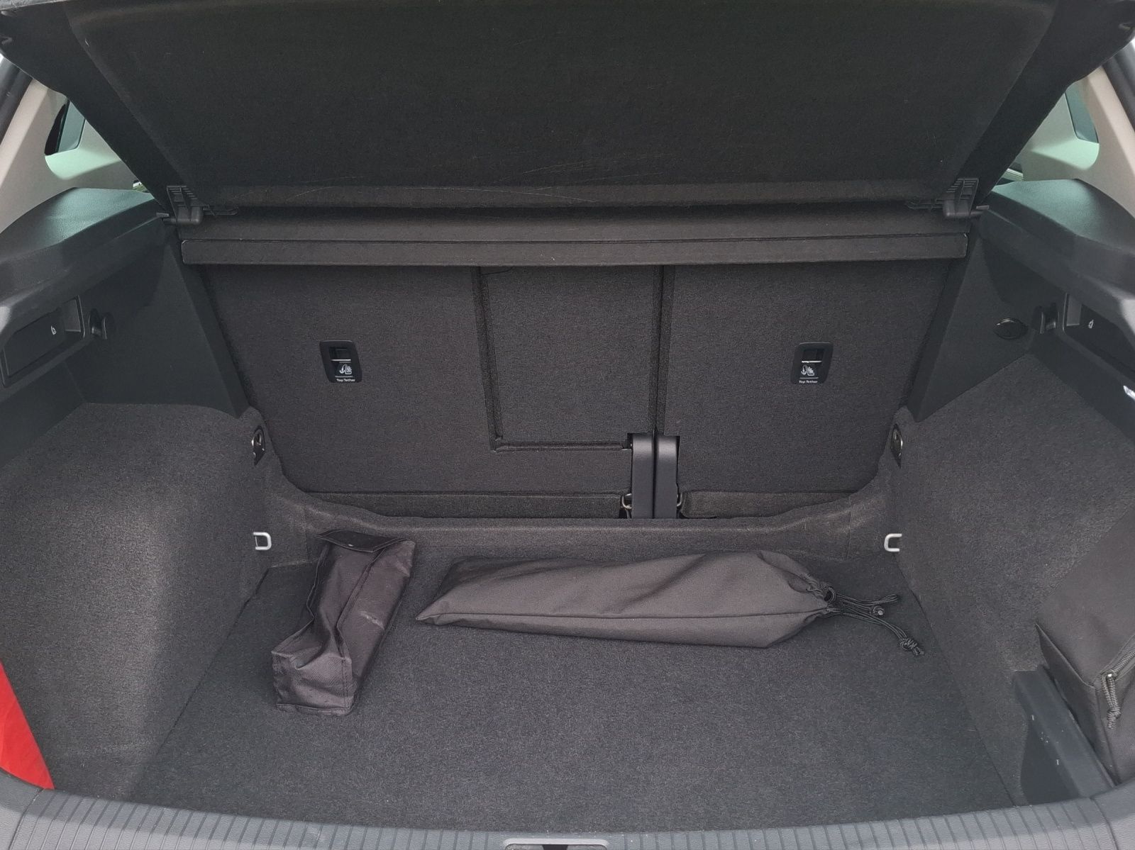 Fahrzeugabbildung Volkswagen Tiguan TDI Urban Sport DSG LED AHK Navi AID ACC