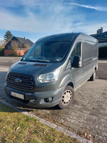 Ford Transit mit Motorschaden