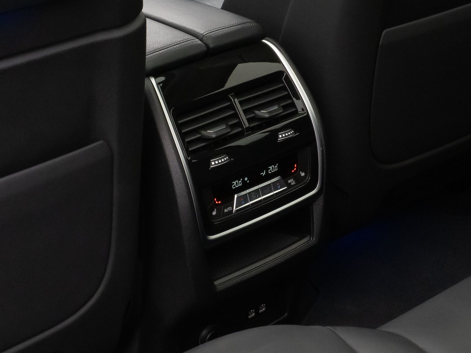 Fahrzeugabbildung BMW X7 xD40d  Panorama Kamera HUD DAB H/K SoftCl AHK