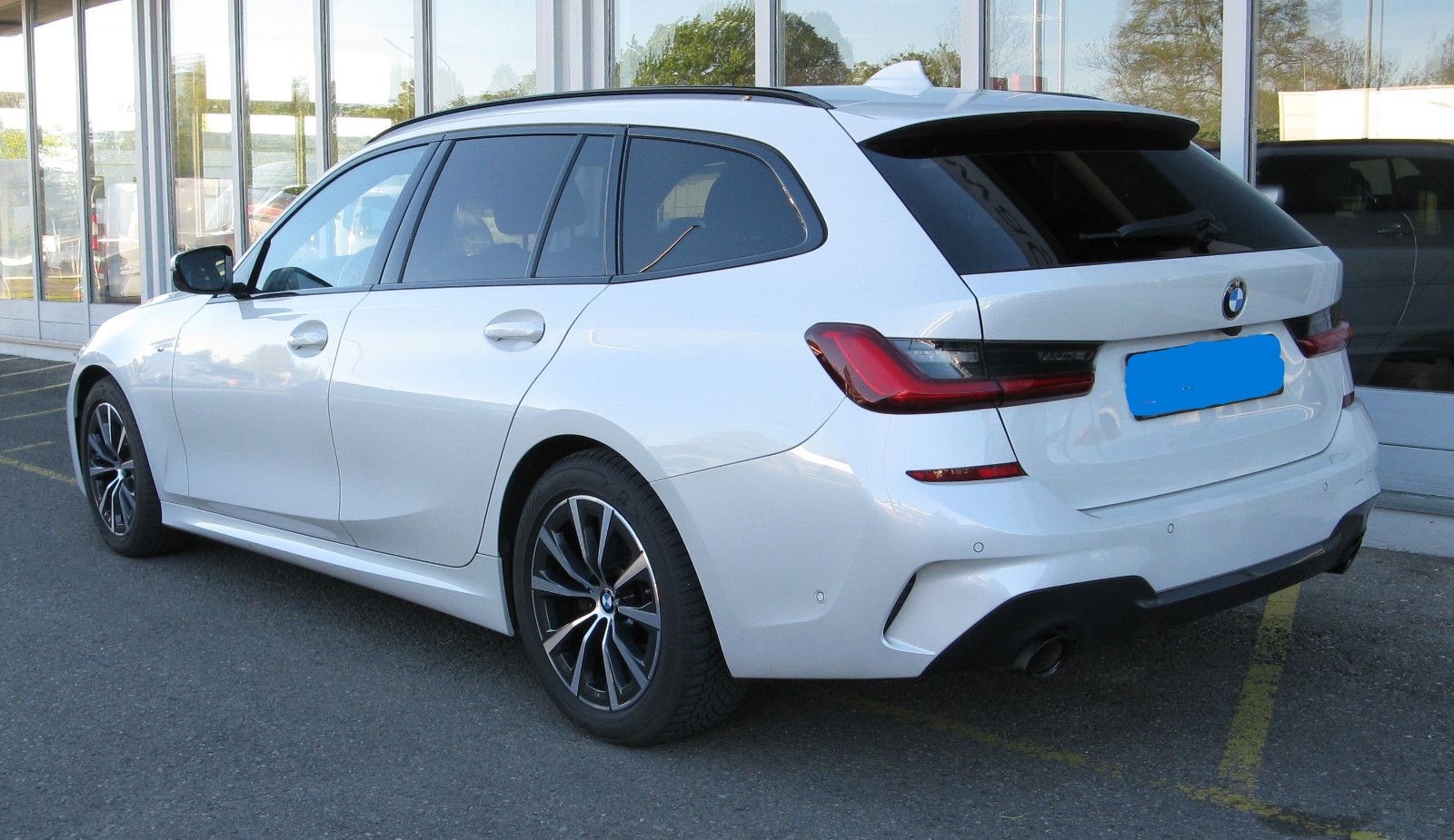 BMW 320  Touring 320 d M-Sport*Hybrid*Kamera*Navi* foto 4