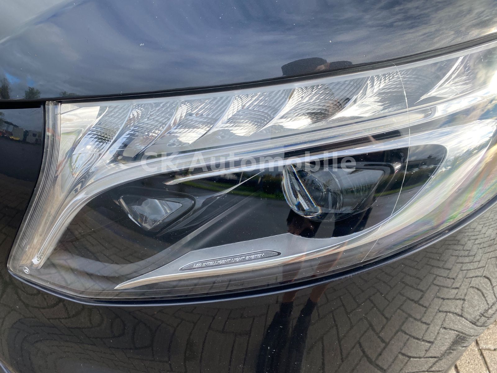 Fahrzeugabbildung Mercedes-Benz V 300 d EDITION 4MATIC lang/7Sitze/Navi/Kam./LED