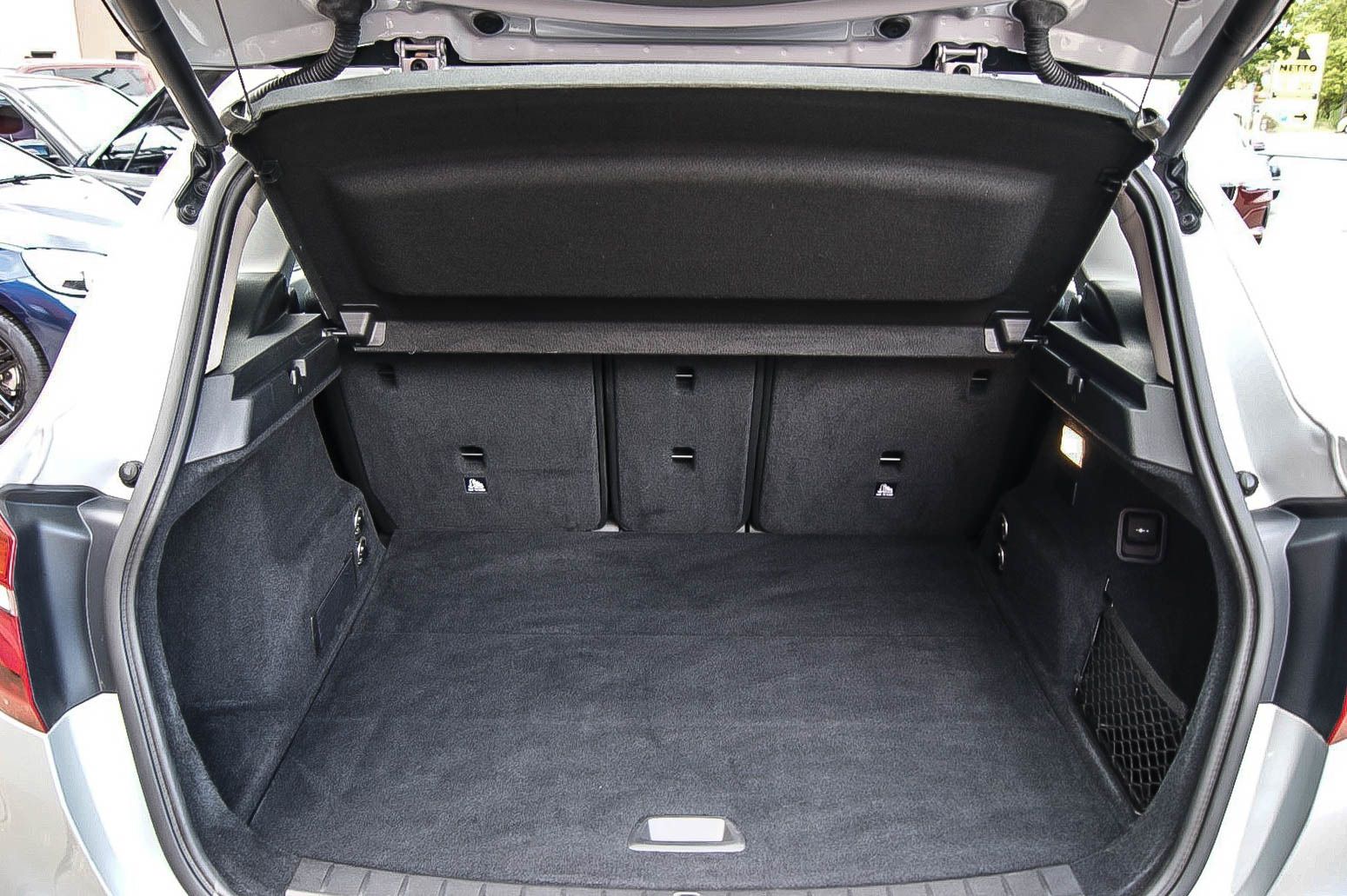 Fahrzeugabbildung BMW 225 xe Advantage Aut LED-SCHEINWERFER SIHZG PARK