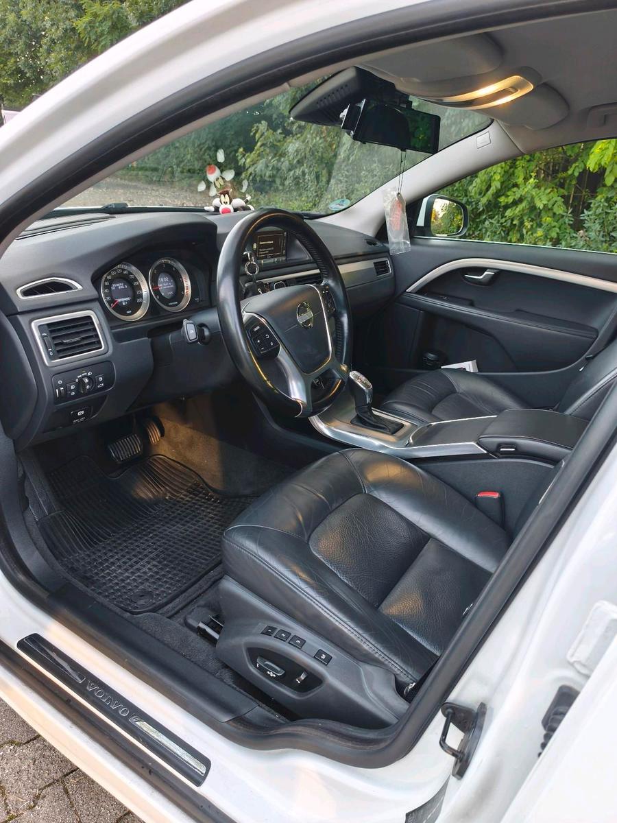 Volvo V70 2012 — photo 10
