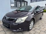 Toyota Avensis Kombi Executive - rote Toyota Avensis